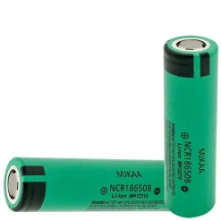 2 BATTERIE PILE BATTERIA RICARICABILE IONI DI LITIO 8800mAh 3.7V TORCE LED