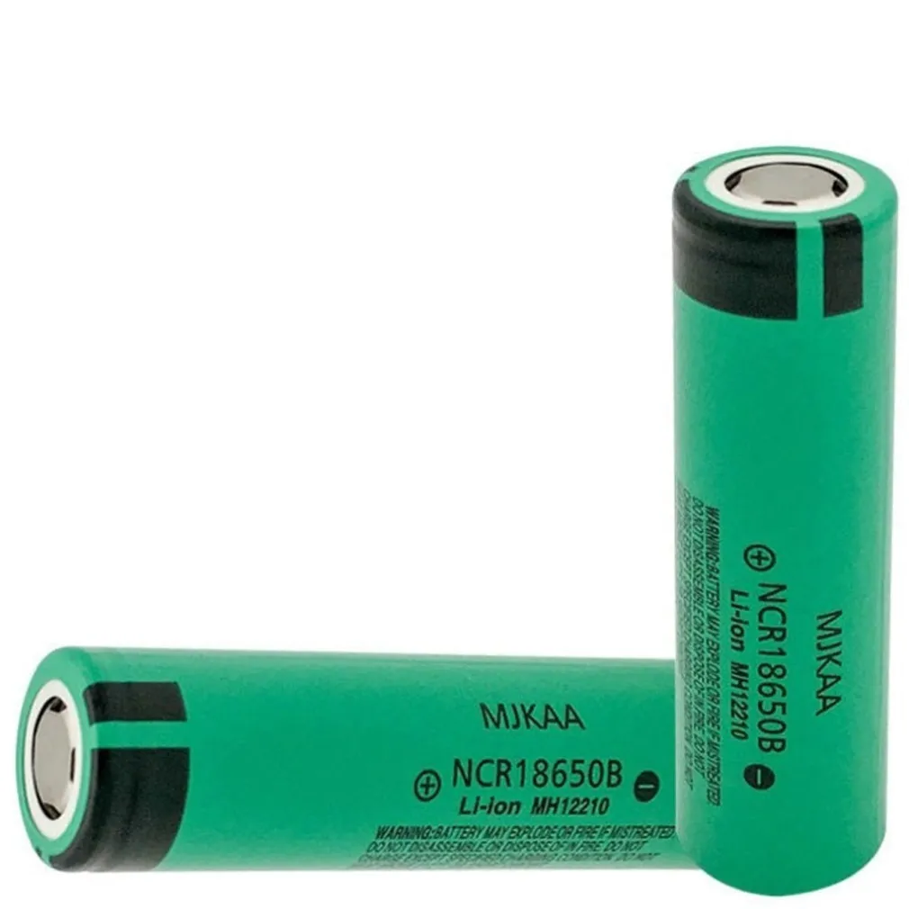 2 BATTERIE PILE BATTERIA RICARICABILE IONI DI LITIO 8800mAh 3.7V TORCE LED