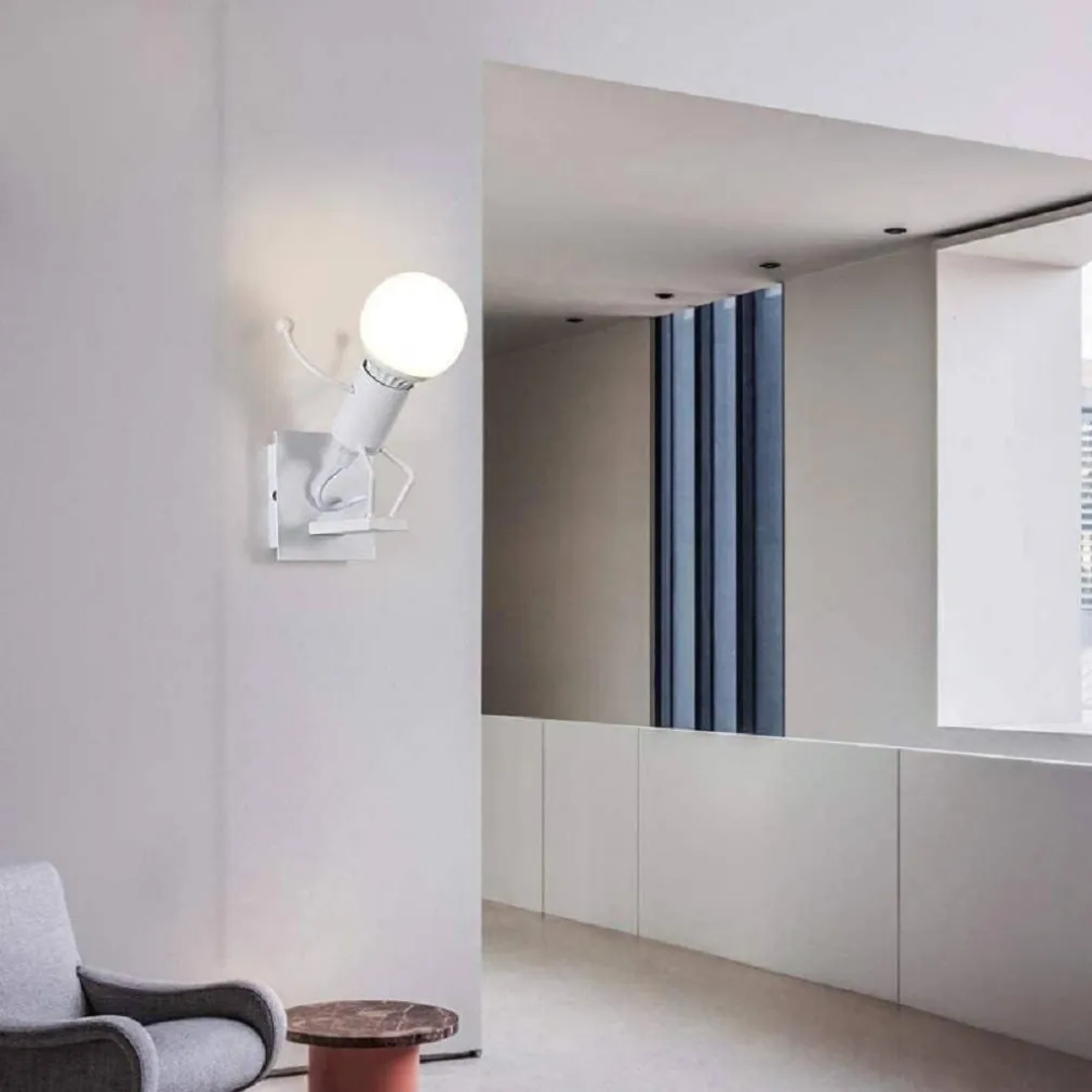 APPLIQUE DA PARETE DECORATIVO FORMA OMINO CHE SALTA IN METALLO ATTACCO E27 AQ50