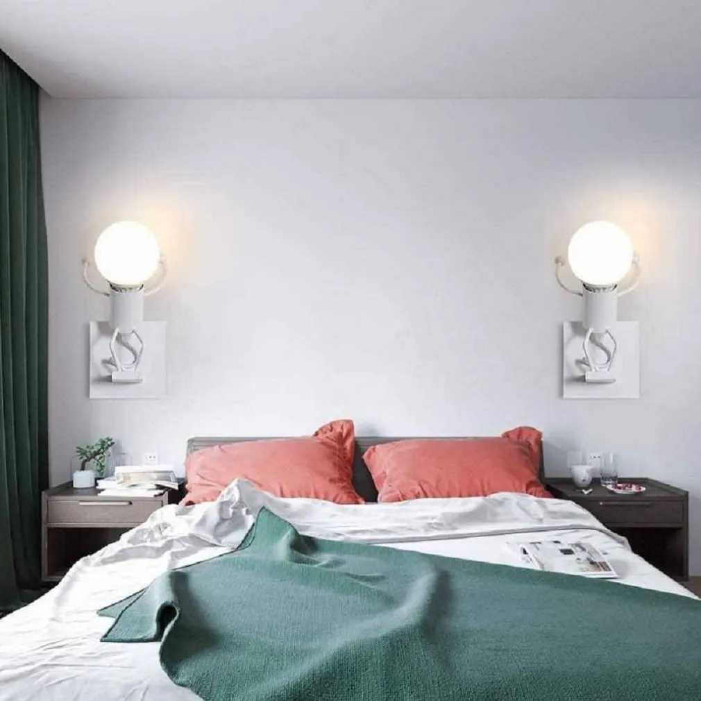 APPLIQUE DA PARETE DECORATIVO FORMA OMINO CHE SALTA IN METALLO ATTACCO E27 AQ50