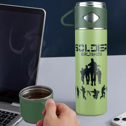 BORRACCIA TERMICA 500ML IN ACCIAIO INOX CON TAZZA MANICO PER BEVANDE CALDE FREDDE