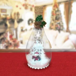 BOTTIGLIA IN VETRO CON SCENARIO INNEVATO E PERSONAGGIO NATALIZIO CON LUCE 23 CM