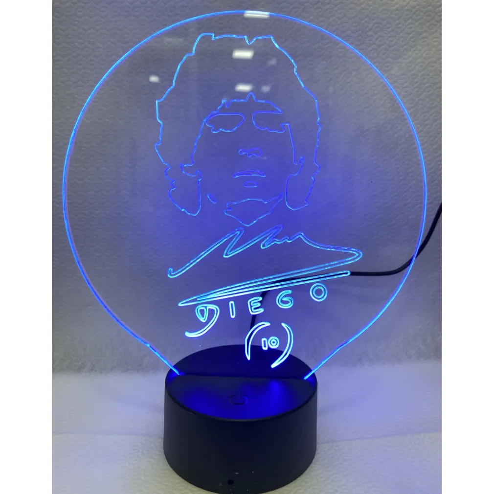 LAMPADA DA TAVOLO A BATTERIE USB CON VOLTO STILIZZATO DI DIEGO ARMANDO MARADONA