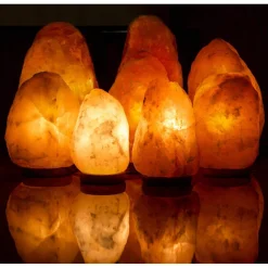 LAMPADA PIETRA DI SALE HIMALAYANO CON BASE IN CEDRO ALLEVIA STRESS PURIFICA ARIA