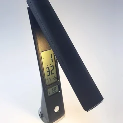 LAMPADA SCRIVANIA LUCE LED 3 INTENSITA 5W NERO ECOPELLE OROLOGIO DISPLAY LCD