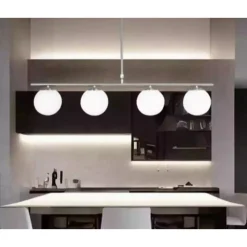 LAMPADARIO A SOSPENSIONE ARGENTO CON 4 SFERE BOLLE BIANCHE IN VETRO ATTACCO G9 33924