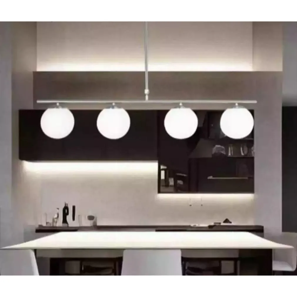 LAMPADARIO A SOSPENSIONE ARGENTO CON 4 SFERE BOLLE BIANCHE IN VETRO ATTACCO G9 33924