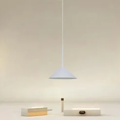 LAMPADARIO A SOSPENSIONE MODERNO CON PARALUME TRIANGOLARE IN FERRO BIANCO E27 33856