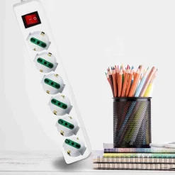 MULTIPRESA CIABATTA ELETTRICA A 6 POSTI CON PROTEZIONE SOVRACCARICO 250V 2500W