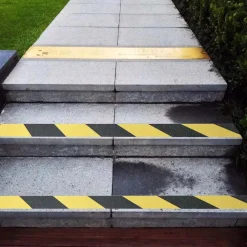 NASTRO ANTISCIVOLO ALTA RESISTENZA SICUREZZA ANTIATTRITO BATTISTRADA 2,5CMX5MT NERO/GIALLO