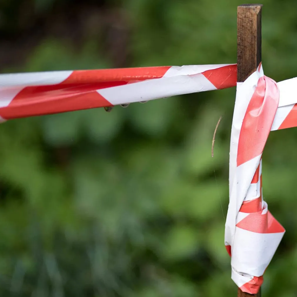 NASTRO SEGNALETICO ANTISTRAPPO SICUREZZA CANTIERE PERICOLO BIANCO ROSSO 50MMX18M