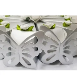 PORTACONFETTI BOMBONIERE SCATOLINA FORMA DI SPICCHIO TORTA CON FARFALLA ARGENTO