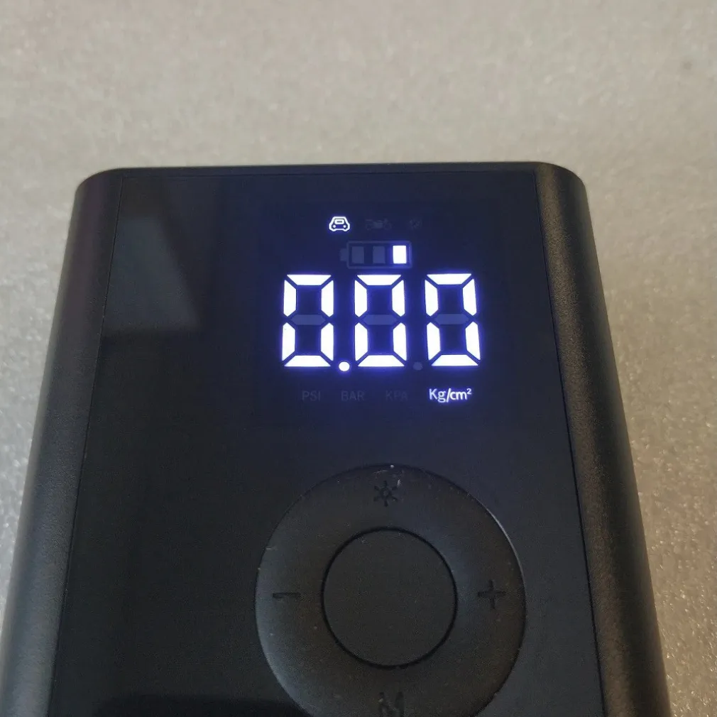 POWERBANK 4000MAH COMPRESSORE D'ARIA A BATTERIA DIGITALE POMPA 5V 2 IN 1 Q-DQ555