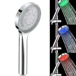 SOFFIONE DOCCIA CON LUCI A LED CHE CAMBIA COLORE CON LA TEMPERATURA ACQUA