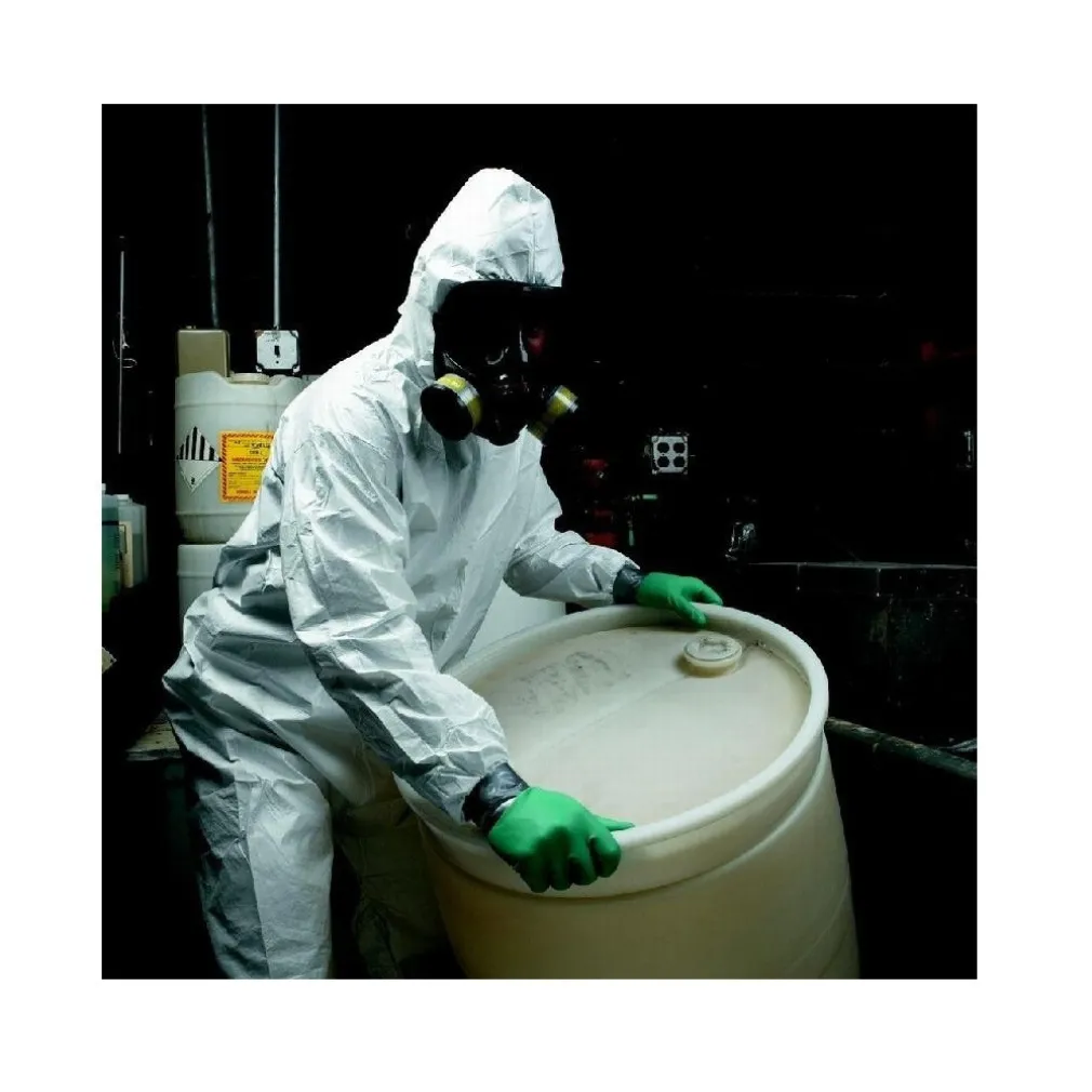 TUTA INTERA LAVORO MONOUSO BIANCA POLIPROPILENE USA E GETTA ANTISTATICA SSP